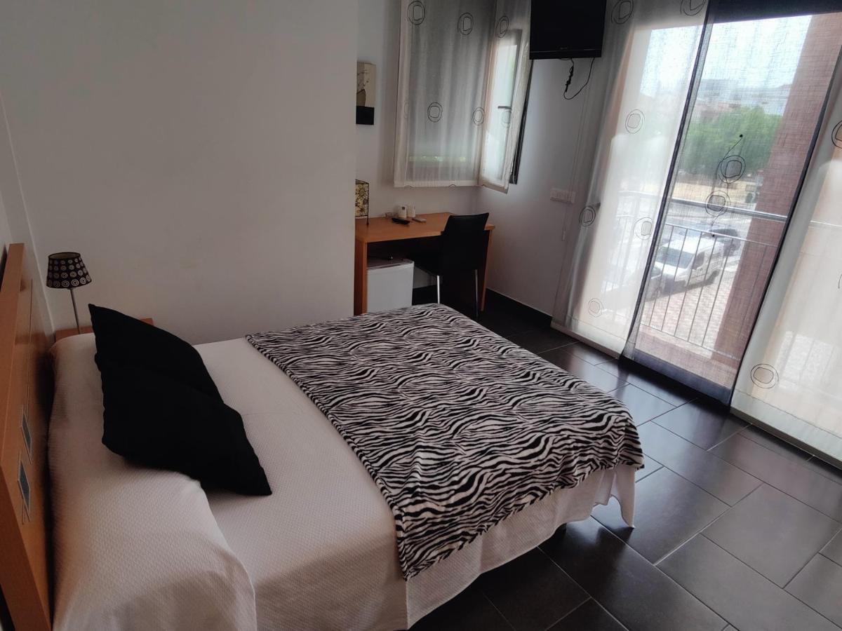 Hostal Manel Pineda de Mar Eksteriør billede