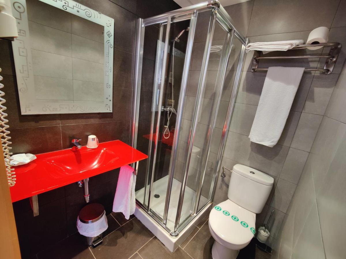 Hostal Manel Pineda de Mar Eksteriør billede