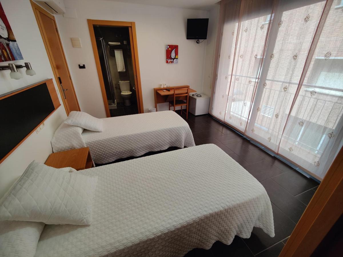 Hostal Manel Pineda de Mar Eksteriør billede