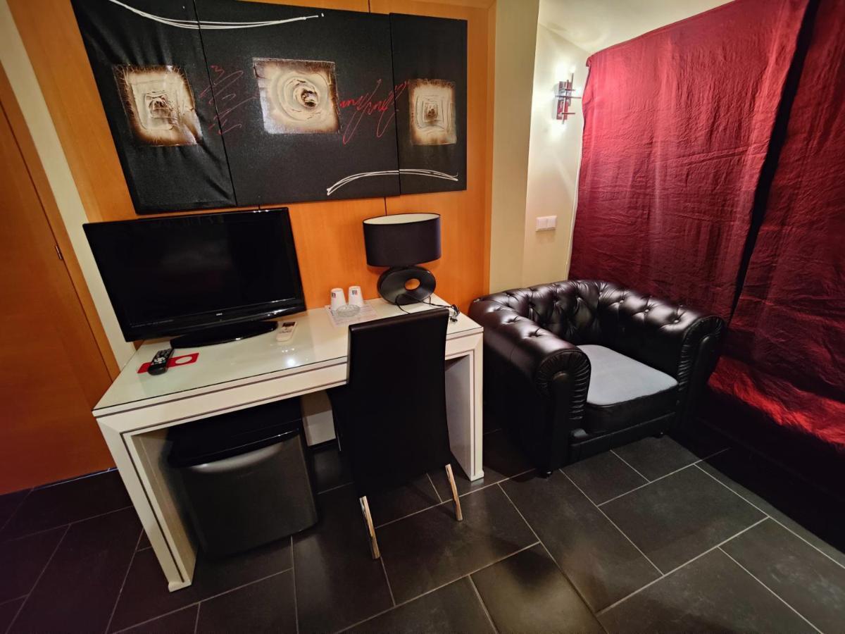 Hostal Manel Pineda de Mar Eksteriør billede