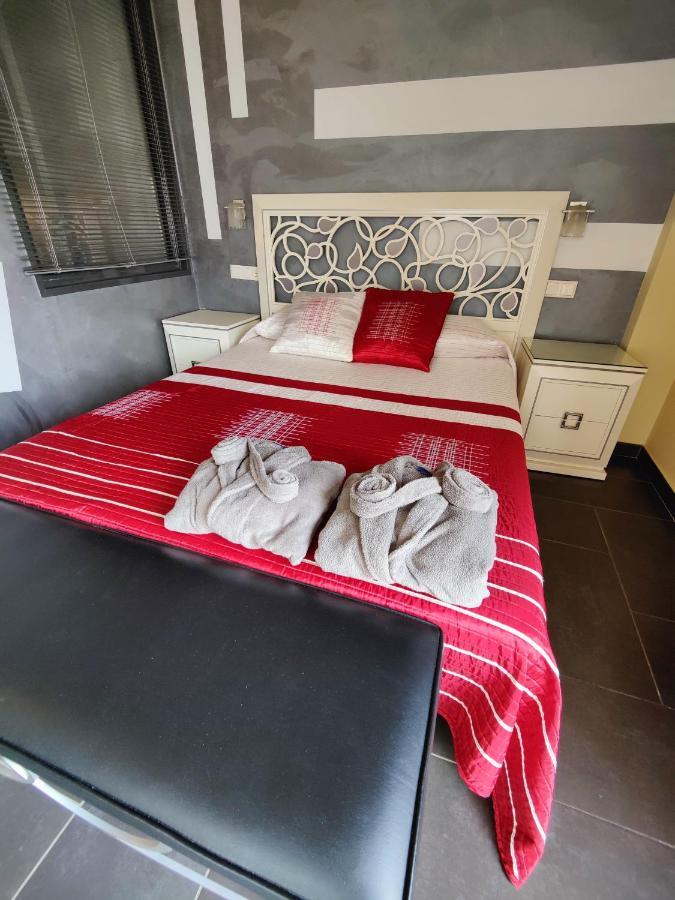Hostal Manel Pineda de Mar Eksteriør billede