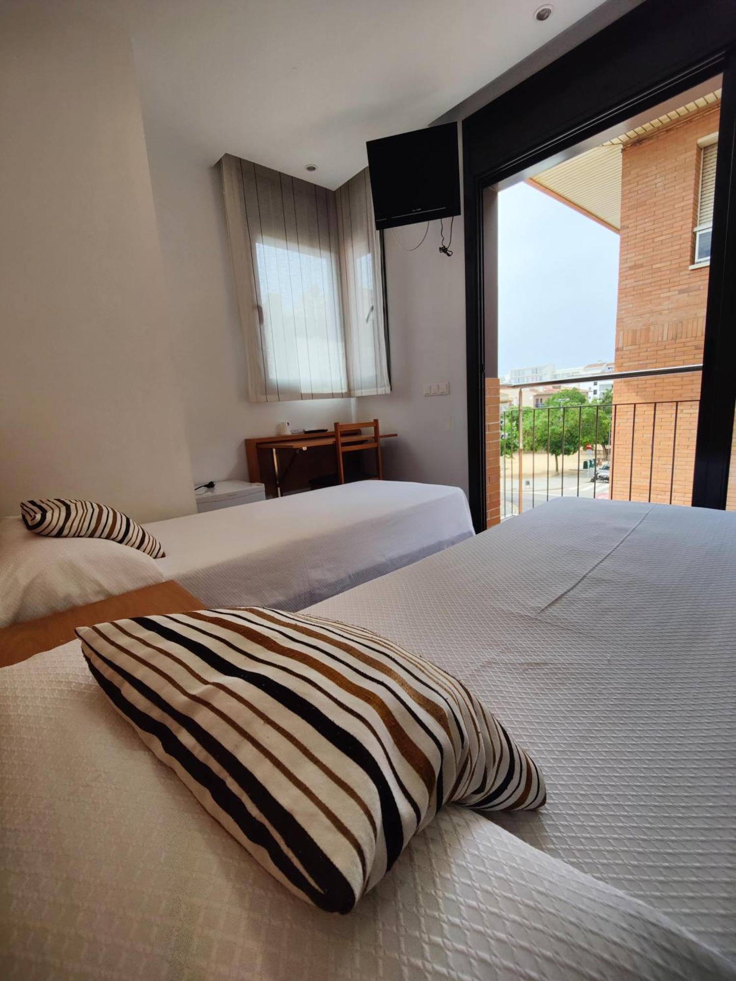 Hostal Manel Pineda de Mar Eksteriør billede